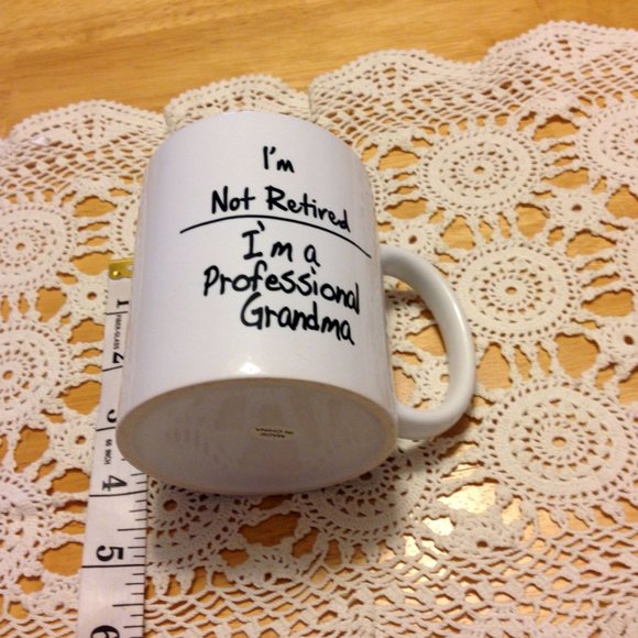 Gift Idea, I'm not retired: I'm a professional Grandma cup - Picture 5 of 5